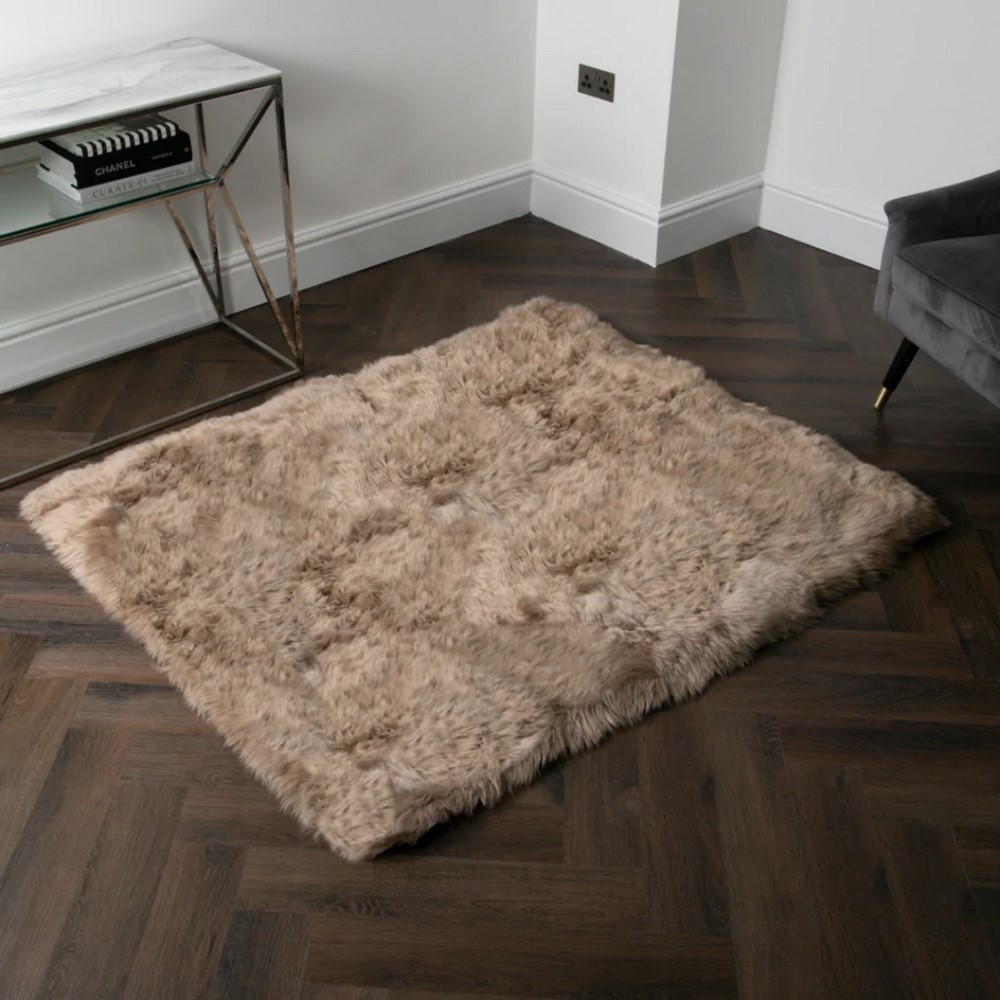 Beaumont New Zealand Sheepskin Rug in Light Brown